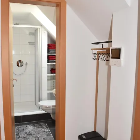 Apartamento Ari's Domizil - Tiny House Im Dachboden - 2 *