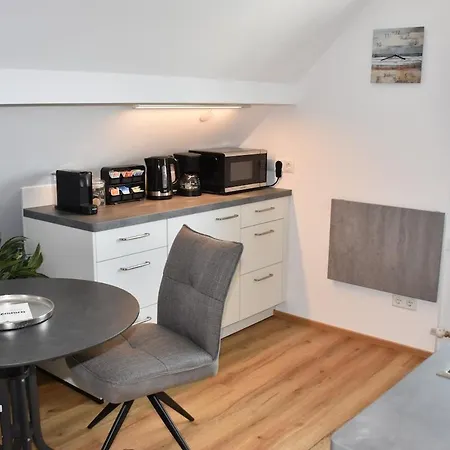 Apartamento Ari's Domizil - Tiny House Im Dachboden - 2 *