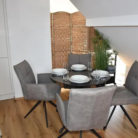 Apartamento Ari's Domizil - Tiny House Im Dachboden - 2 *